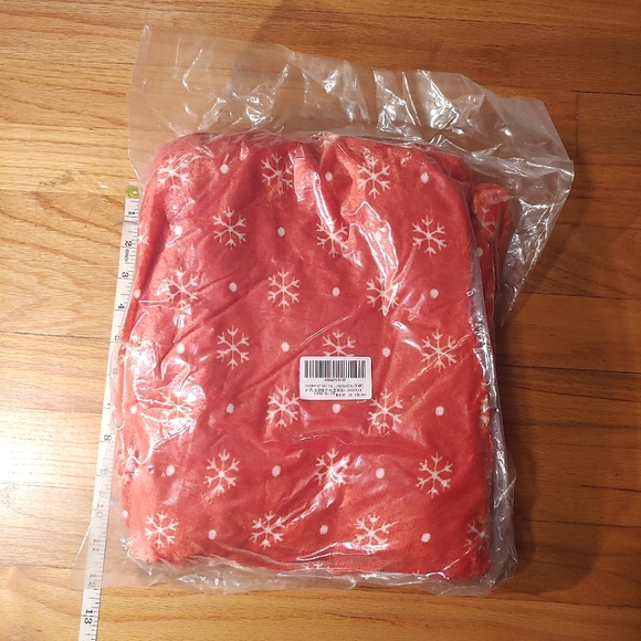 Red Snowflakes Throw Christmas Winter Holidays Blanket Large Accent Blanket